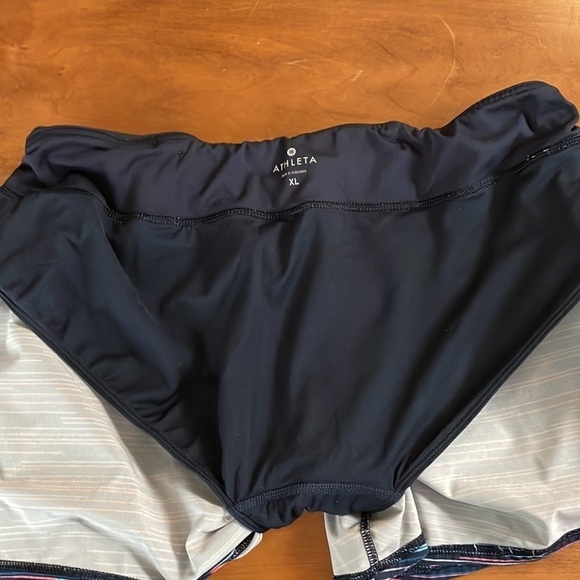 ATHLETA Running Shorts Size XL - Picture 10 of 11